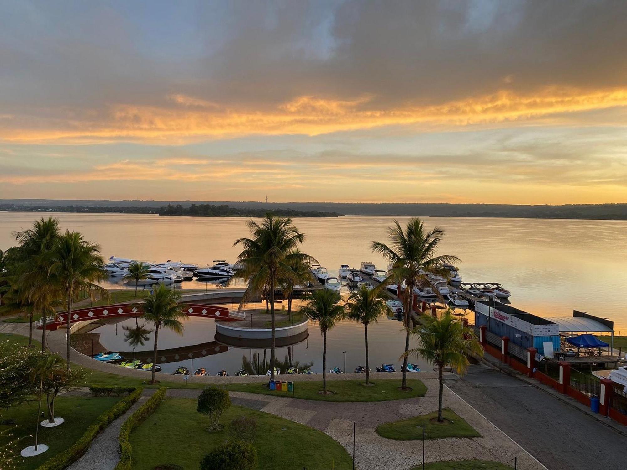 Flat Beira Lago No Centro De Bsb Бразилиа Экстерьер фото